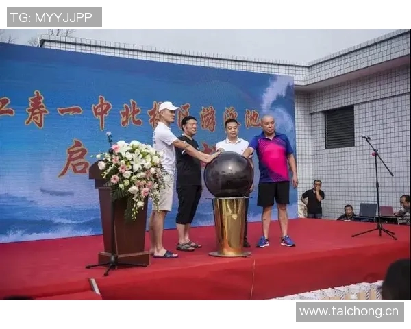 水中舞动 梦幻泳姿展示 体育表演会精彩纷呈